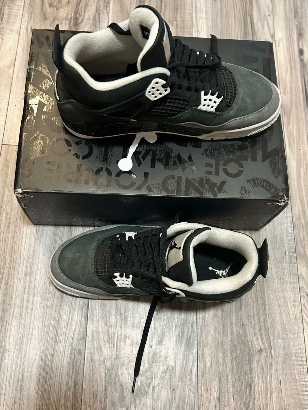 Nike Air Jordan 4 Retro Men’s Sneakers